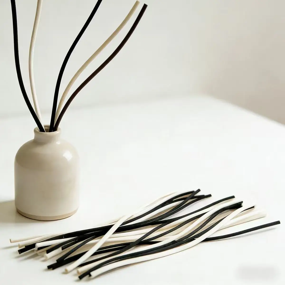20pcs 3mm28cm New Style Curved Absorbent Evaporation Sticks Diffuser Sticks Available in Pink White Black Colors