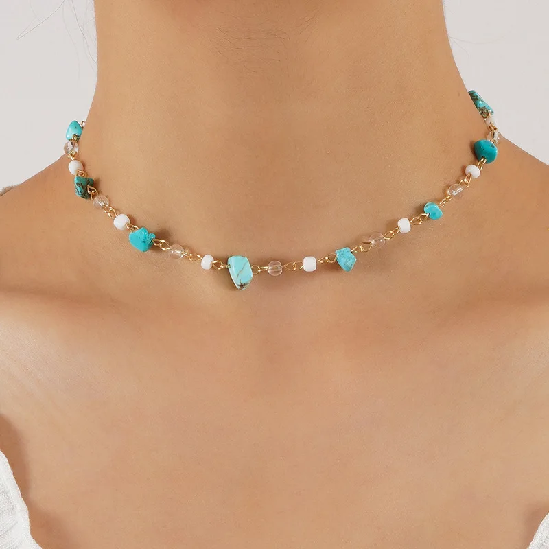 Fashionable and minimalist turquoise green crushed stone white crushed stone transparent white crystal women's necklace