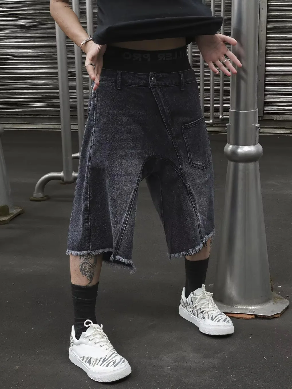 Men's Deconstructed Asymmetric Denim Shorts, Dark Washed Jorts, Raw Fringe Hem, Big Cargo Pocket, Loose Drop Crotch Knee Length