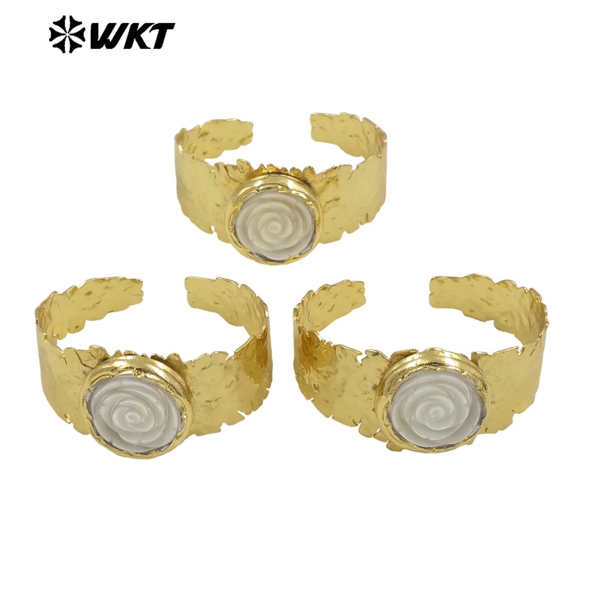 

WT-MPB124 Браслет-манжета из натуральной ракушки в форме цветка с 18-каратным золотым покрытием в качестве подарка друзьям на годовщину.