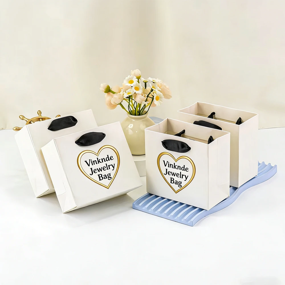 

Custom Logo 12x6x11cm Jewelry Handle Paper Tote Bag Travel Gift Packaging Box Earrings Candy Organizer Pouch Wedding Favors Bags