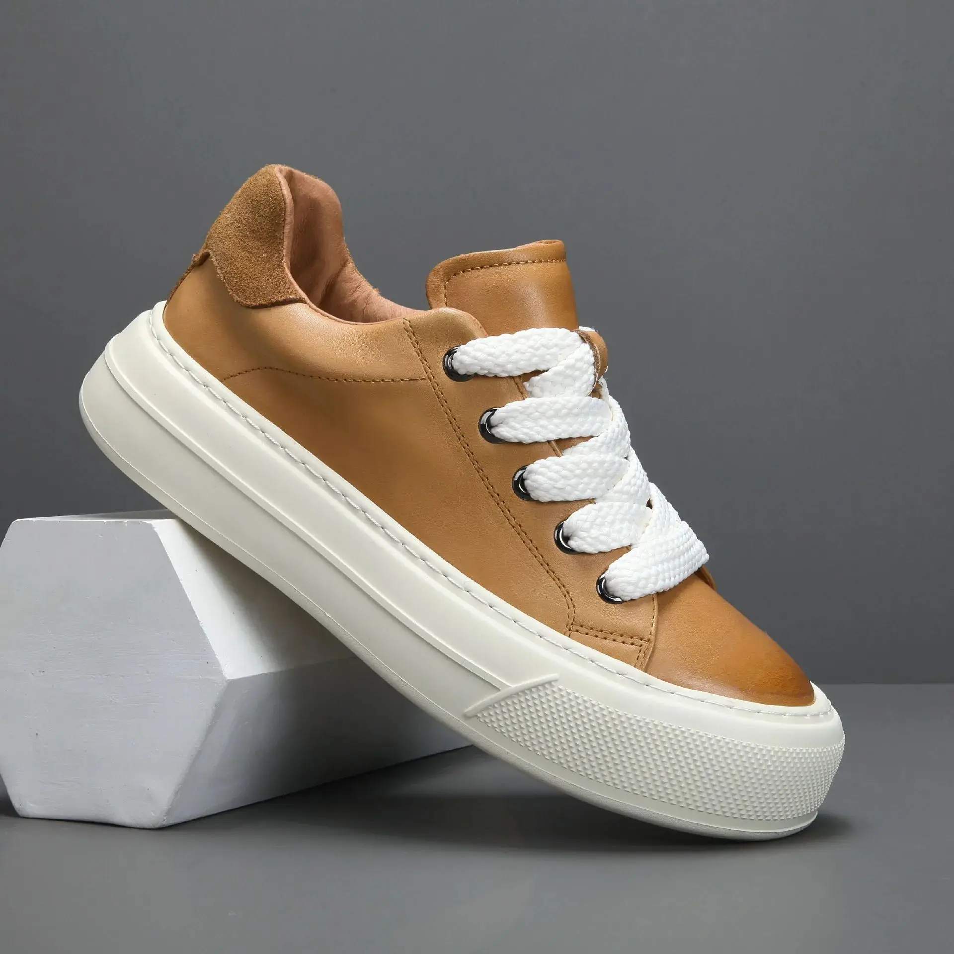 

Men's Casual Leather Shoes Women Low Top Lace-Up Luxury Designer Khaki Sneakers Classic Shoelaces For Autumn shoe