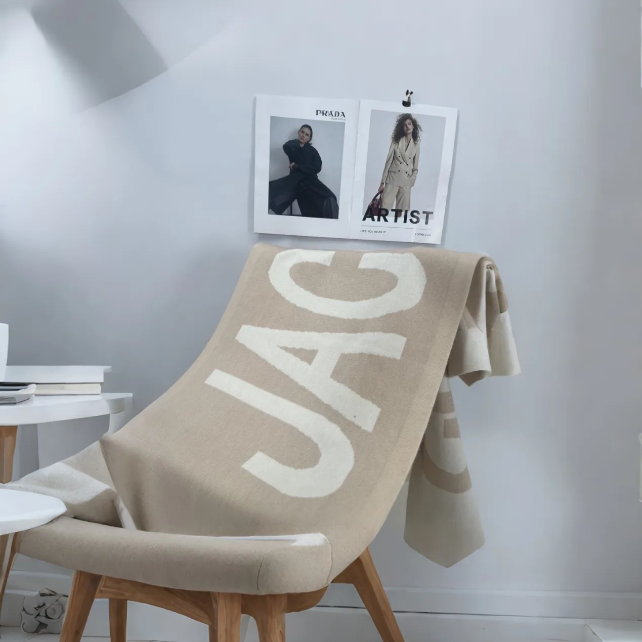 حروف جاكار كلاسيكية لخريف وشتاء JAscarf مع هامش مزدوج كشال، لون أسود ومشمش، علامة تجارية راقية، طراز قديم