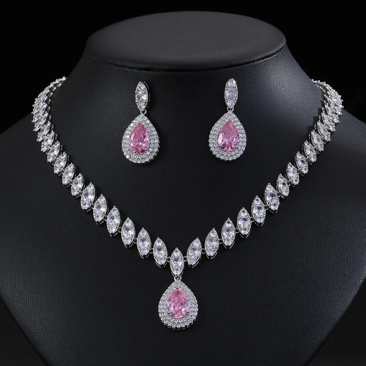 

European and American fashion luxury water droplet zircon necklace earring set, bride's wedding dress, banquet jewelry, holiday