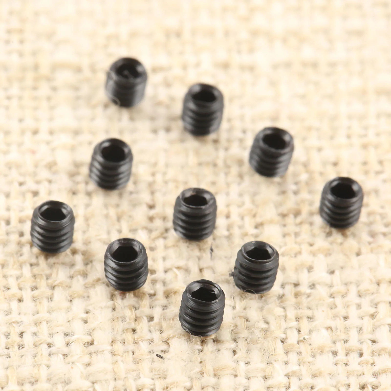 100pcs 1.5mm/1.6mm Industrial Sewing Machine Six Angle Pin Screws Metal Needle Support Screws for Flat Seaming Machines