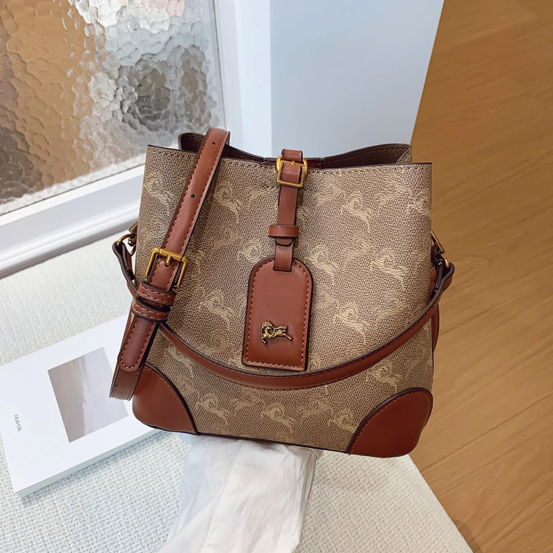 

Super Popular Bucket Bag for Women 2025 New Trendy High-End Shoulder Handbag Accessible Luxury Large Capacity Commuter Crossbody