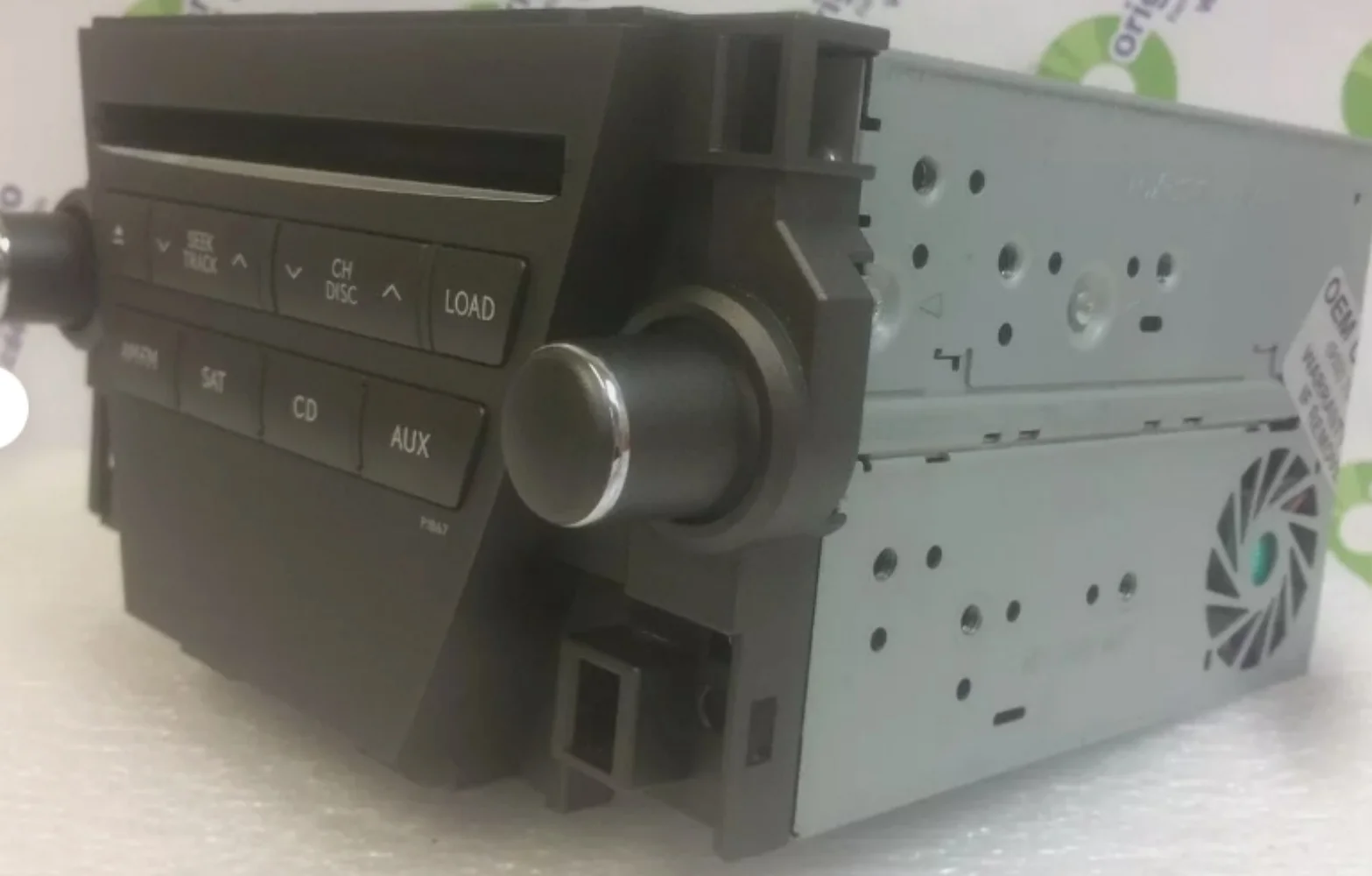 

2009 - 2012 OEM Factory AM FM Radio CD Player Receiver P1867