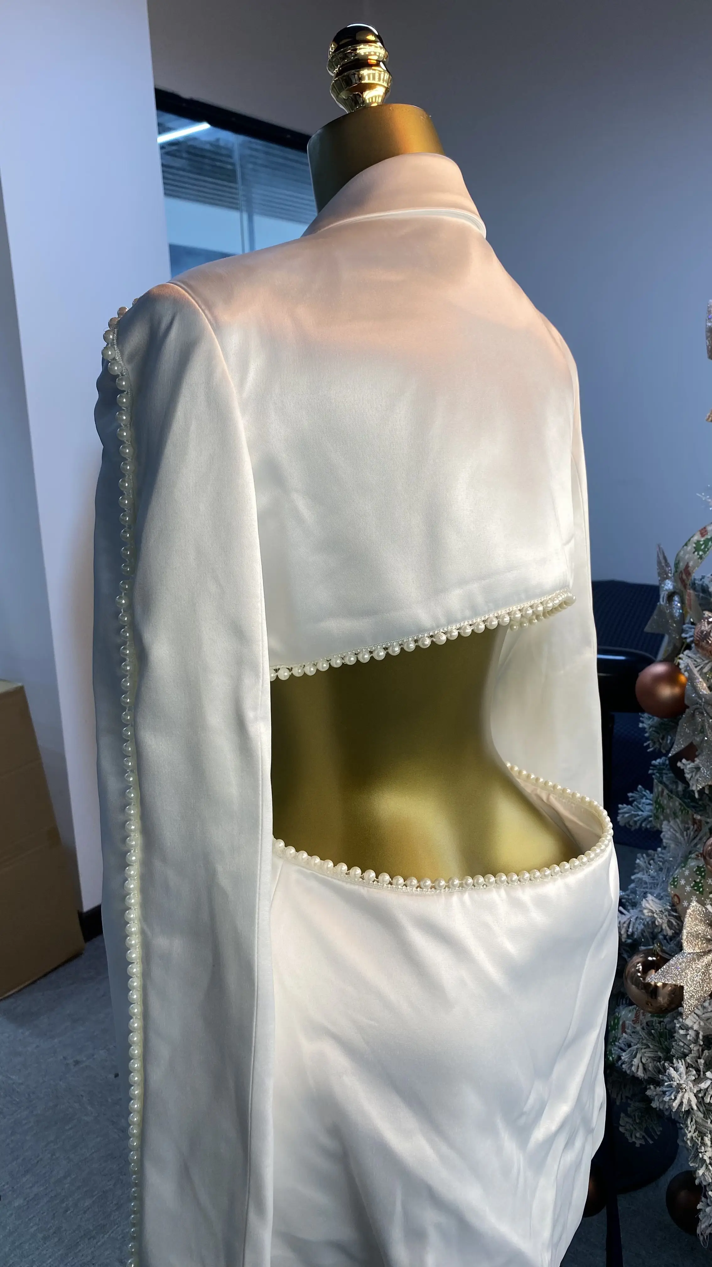 Nouveau costume pantalon deux pièces à fleurs ajourées pour femmes à la mode avec perles-GZXX151