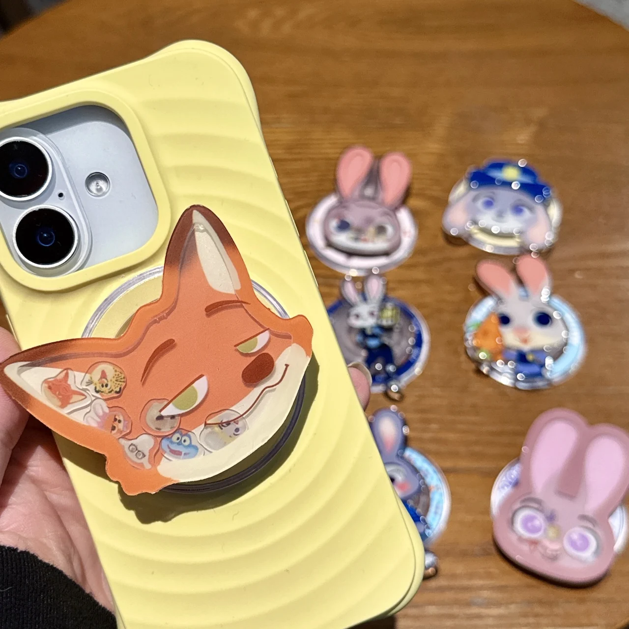 

Gamer’s Desk Desktop Cute For Judy Nick Suction Magnet Smart phone Magnetic Mobile Phone Holder Magnetic Phone Stand Practical