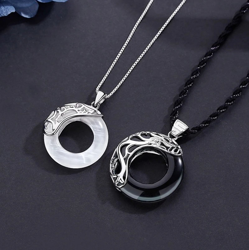 Retro Round Pendant Couple Necklaces For Women Men Vintage Resin Fake Jade Black White Paired Pendant Necklaces Fashion Jewelry