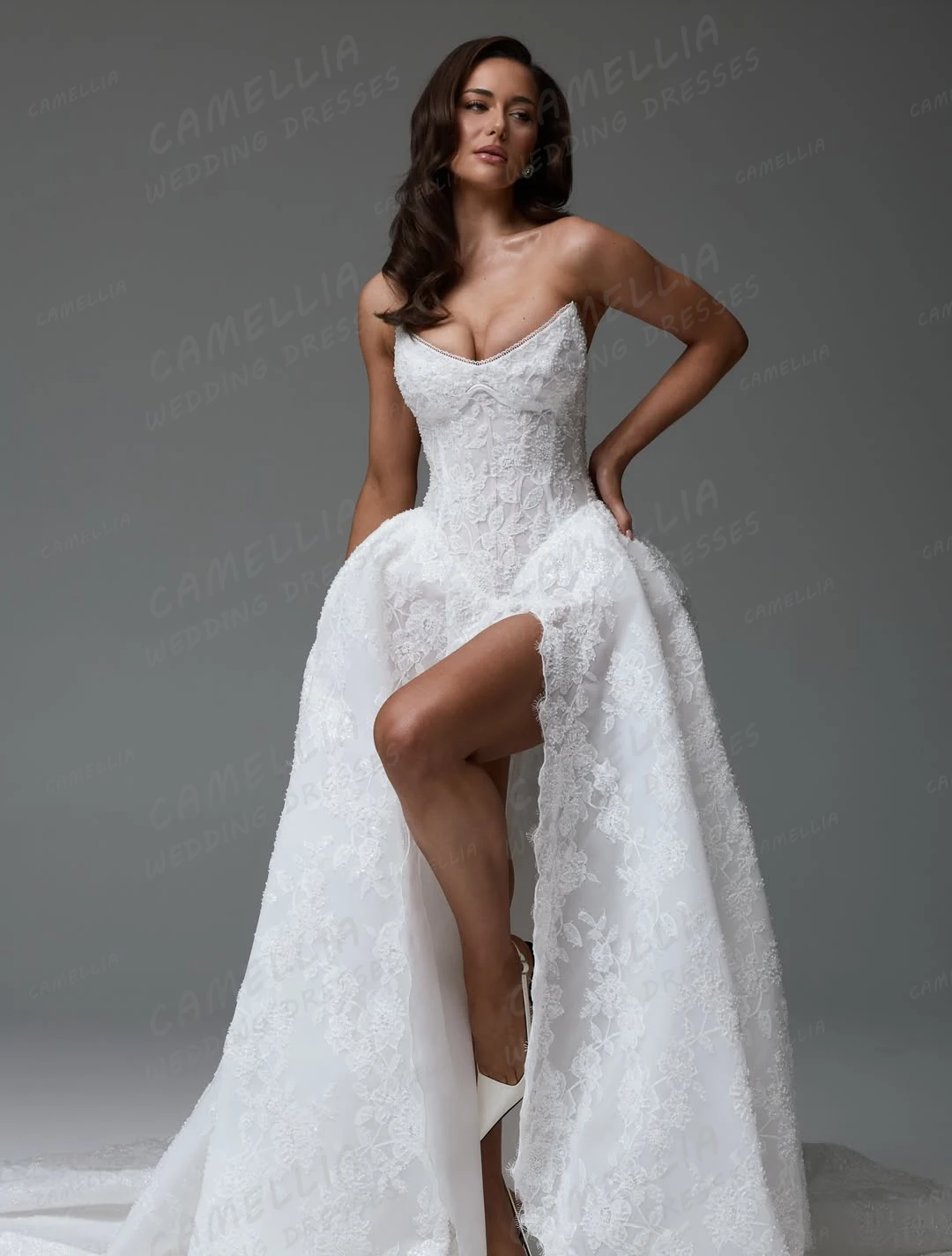 ボヘミアンエレガントウェディングドレスAライン女性用セクシーハイサイドスリットレースアップリケボートネックブライダルガウンウェディングドレスカスタムメイド