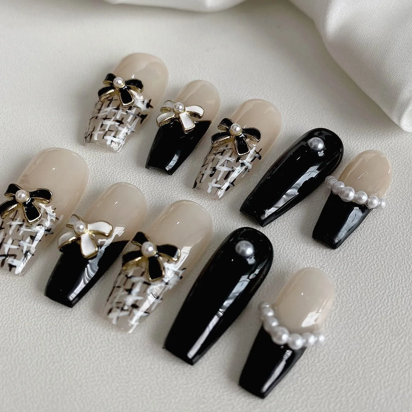

Nails Set Press On Pure Handmade Wearable Nails Love Butterfly Fashion Fake Nails bear Black Write Blue Pink Accessories