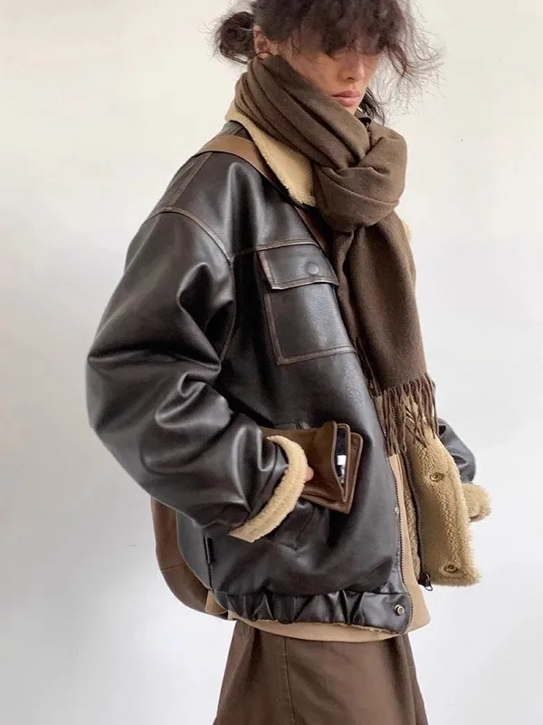 

Мужская зимняя куртка из хлопка с эффектом состаривания, с отделкой из овечьей шерсти, свободного кроя, с элементами из искусственной кожи, утепленная