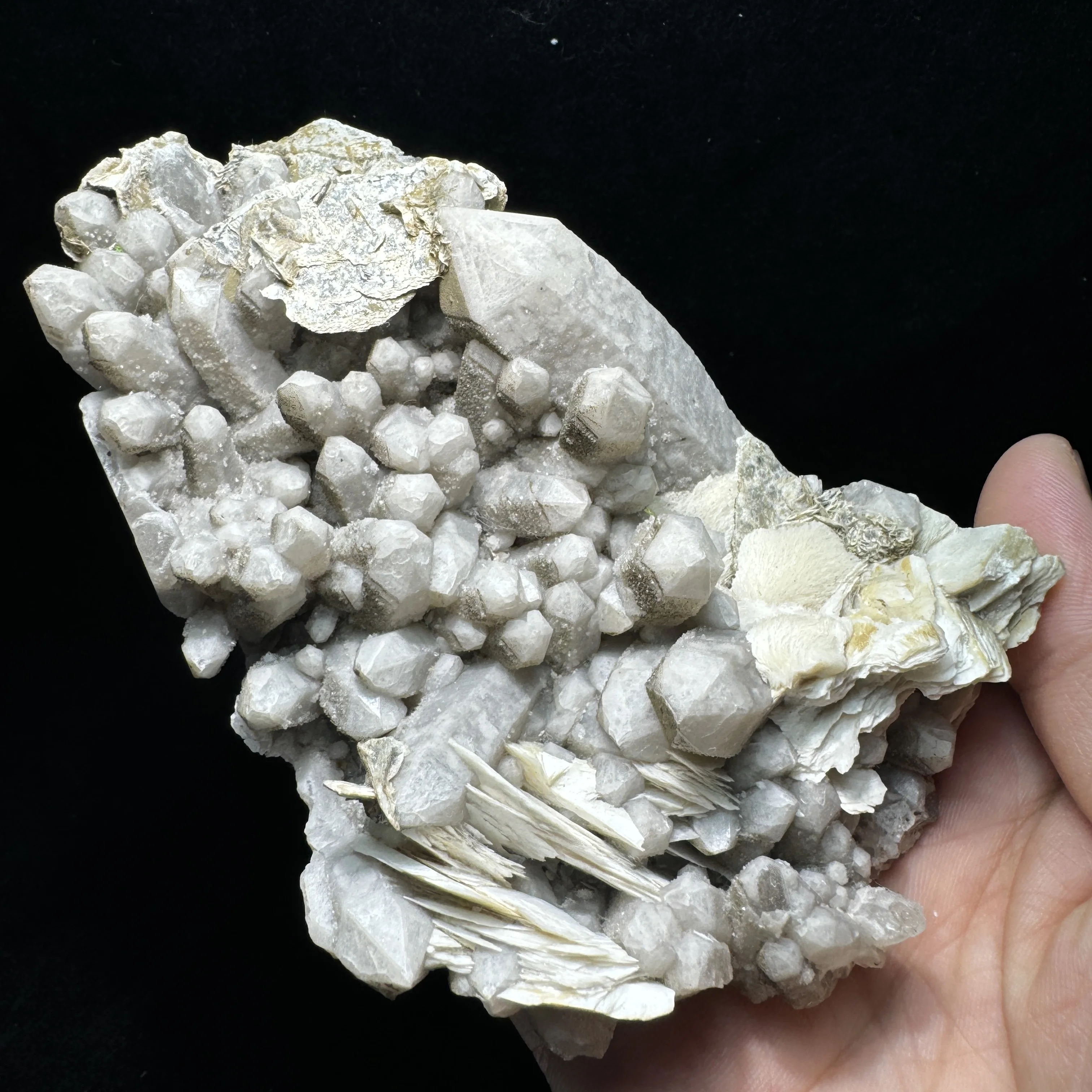 442g Natural Inner Mongolia Candle Crystal Cluster With Calcite Mineral Specimen Desk Decor Healing Stone