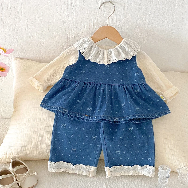 

Новинка 2023 года, осенний комплект одежды для новорожденных девочек, хлопковая рубашка с длинными рукавами, джинсовый жилет без рукавов + джинсы, костюм для малышей