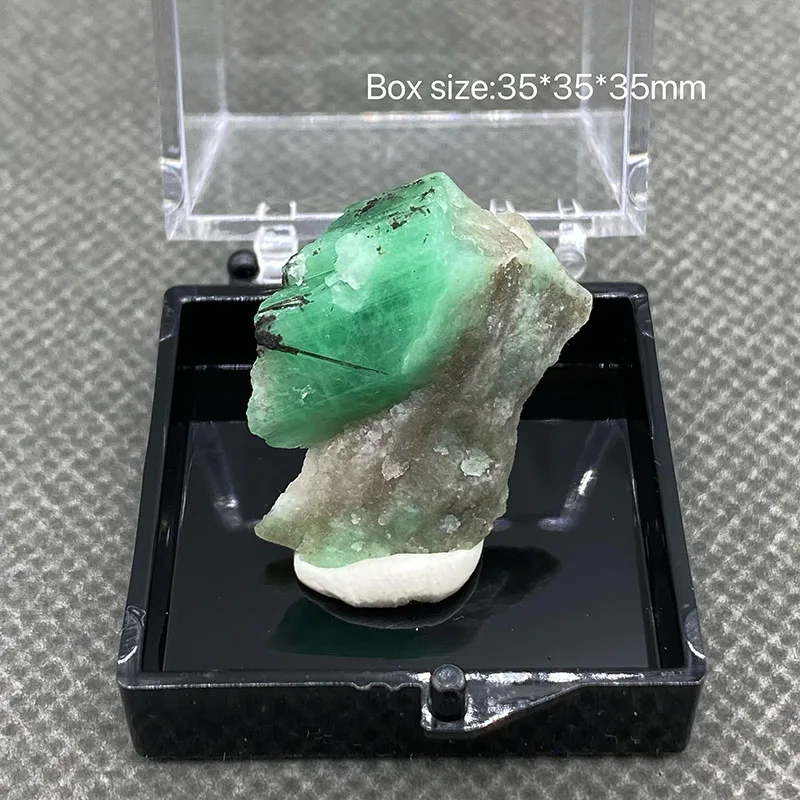 

100% Natural green emerald mineral gem-grade crystal specimens stones and crystals quartz crystals +Box 3.5cm