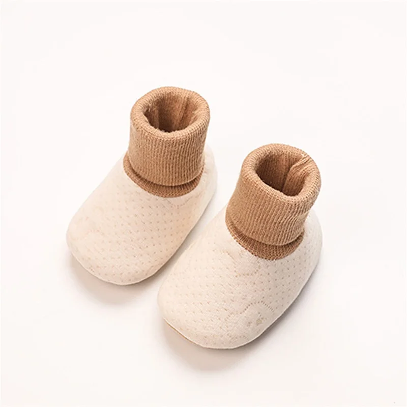 Adorable Heart sepatu bayi cetakan beruang, dengan sol anti selip sempurna untuk bayi laki-laki dan perempuan belajar berjalan