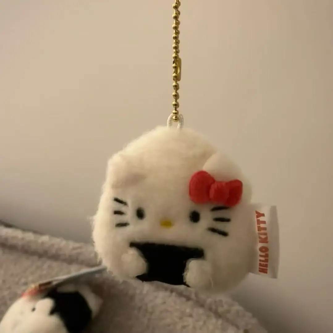 Peluche colgante de Sanrio con diseño de rollo de sushi de arroz y verduras, muñeco de gato KT, accesorio para colgar en la bolsa.