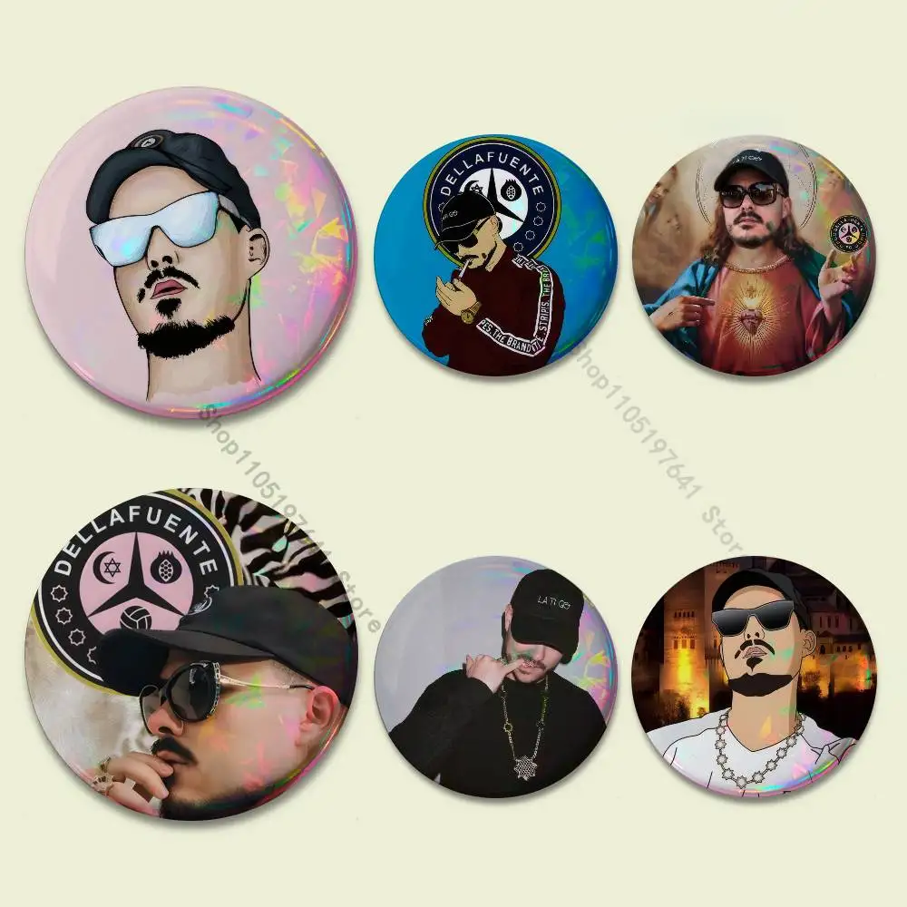 D-Dellafuente F C شارات زر مستدير الإبداعية دبوس بروش شارة حقيبة ديكور المشجعين جمع هدايا الأصدقاء