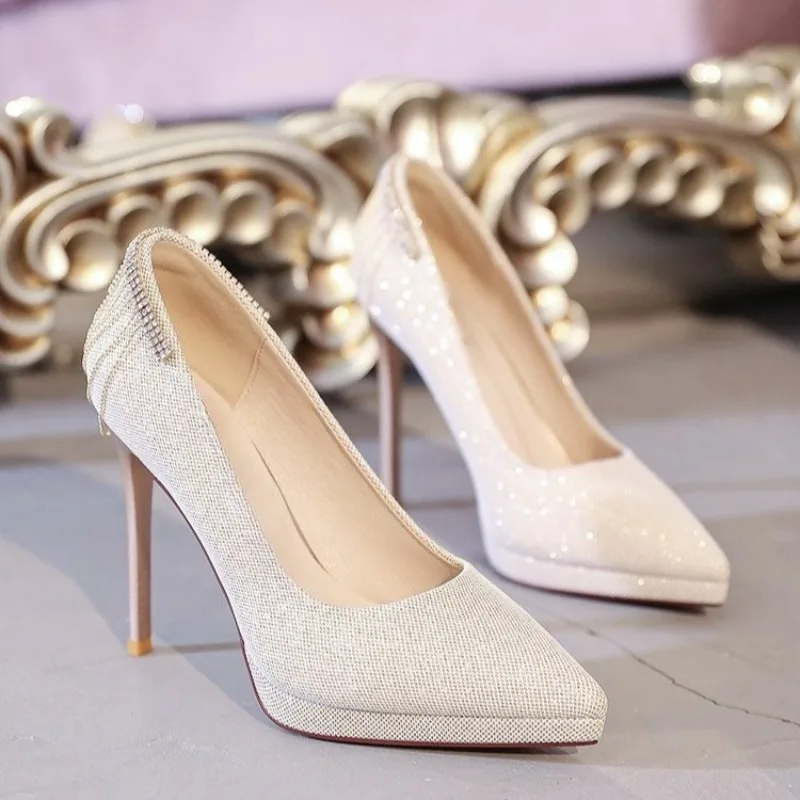 

Новые модные женские туфли на высоком каблуке с острым носком и кисточками, темпераментные нескользящие одинарные туфли на платформе знаменитостей