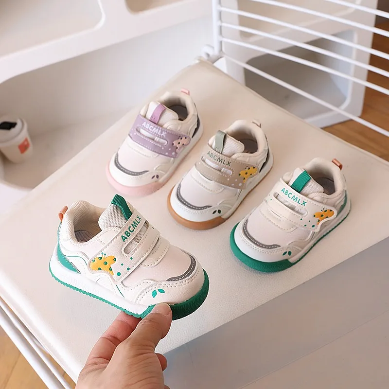 

2025 г., новая модная стильная детская обувь для девочек и мальчиков, осенняя удобная мягкая нескользящая повседневная обувь для обучения и прогулок