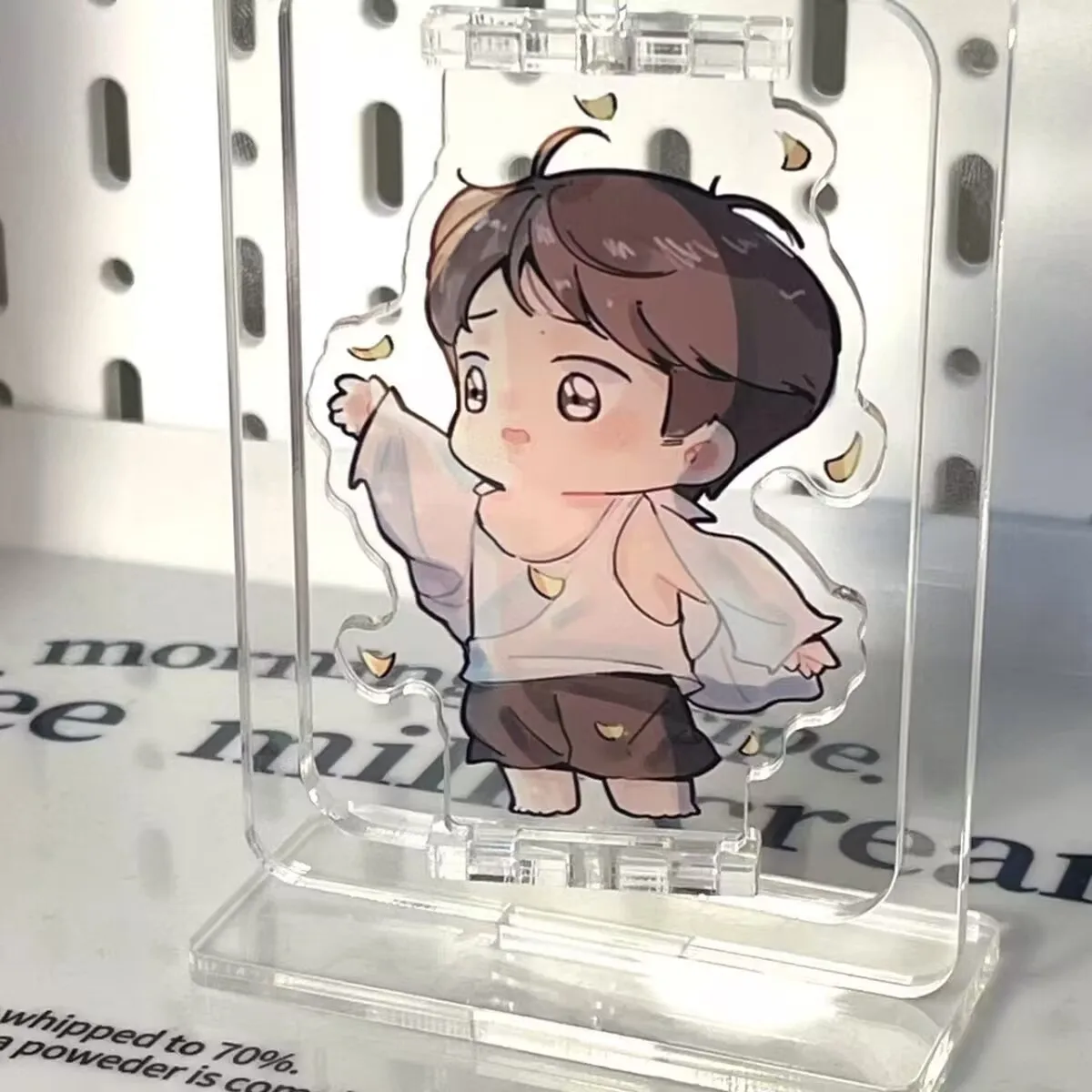 リーフポポ回転スタンド、周囲の回転スタンドを支える王一博回転スタンディングサイン