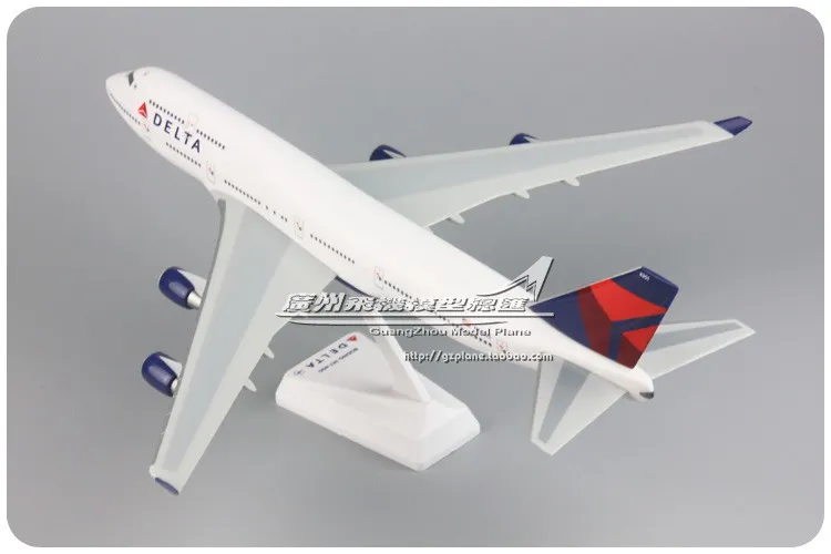 1:200  Delta Airlines 36cm DELTA Boeing 747-400 Plastic Assembly Simulation Aircraft Model for Plane Collector