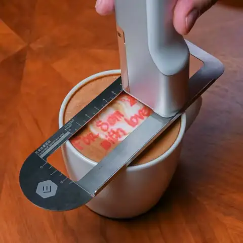 EVEBOT Impressora jato de tinta portátil com placa de posicionamento Tamanho de impressão 100*26mm HD Impressão Café Latte para Caft Shop Bar Restaurante