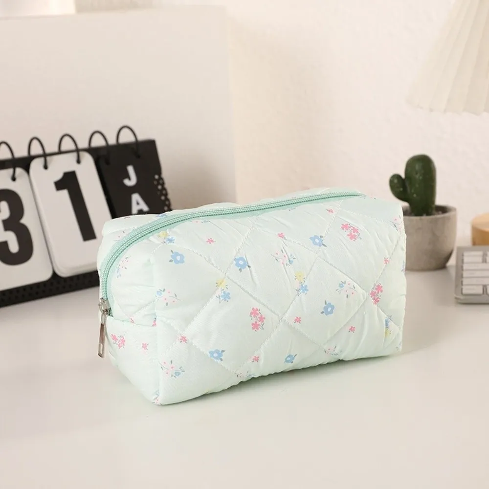 Soft Cotton Makeup Bag Quilted Floral Print Large Capacity Cosmetic Pouch Floral Storage Bag Skincare & Beauty Essentials
