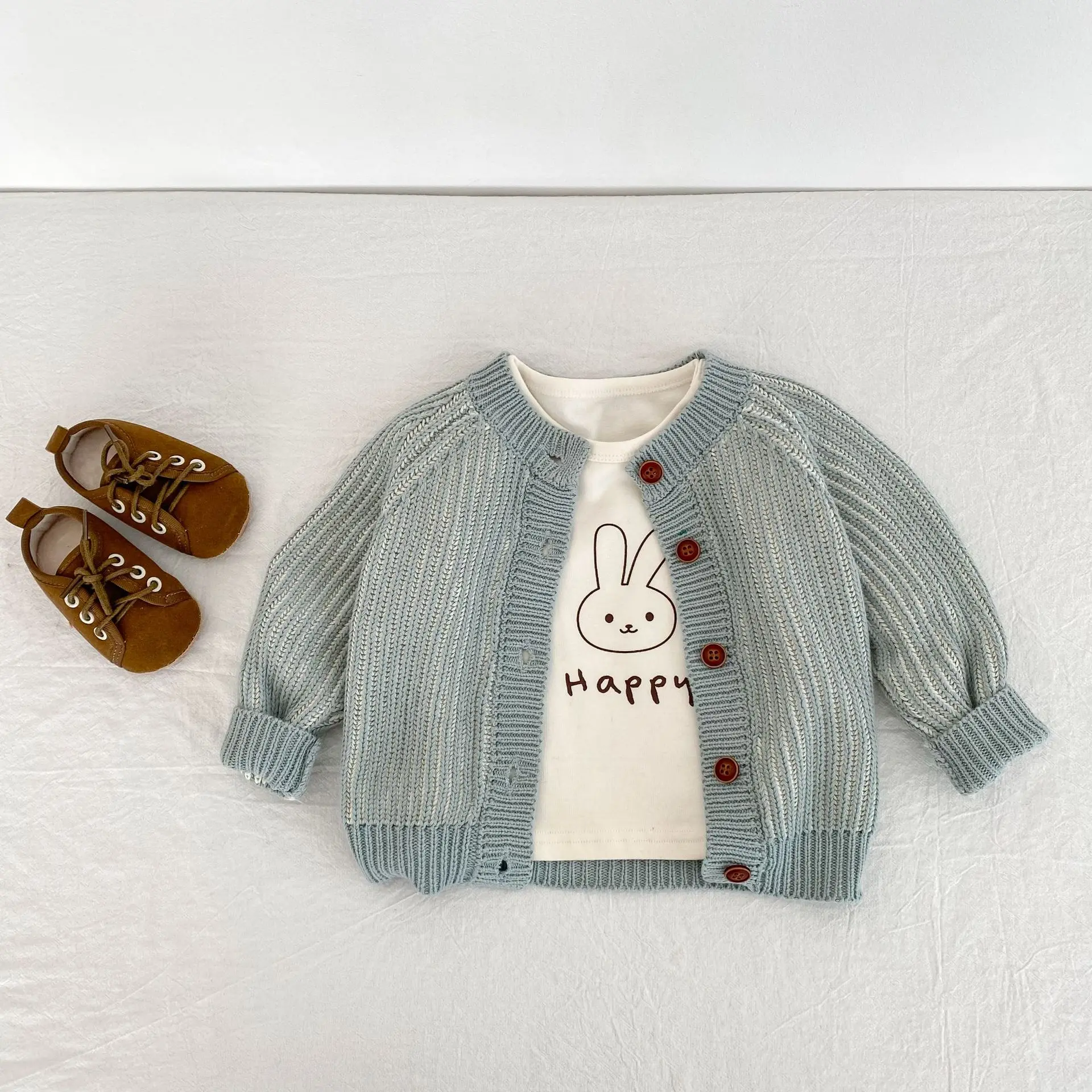 

Autumn new 0-3-year-old baby clothes, girls and boys two-color Twists braid knitting round neck long sleeved cardigan