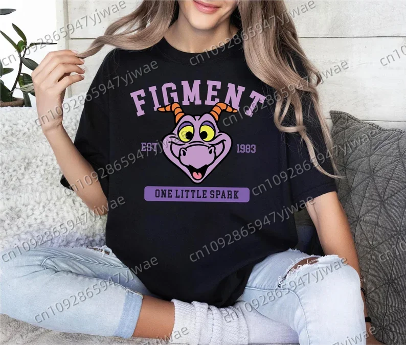 الأرجواني التنين تي شيرت الشكل ليتل سبارك Est 1983 المحملة ديزنيورلد مطابقة المرأة الرجال قصيرة الأكمام القطن الأسرة تي شيرت