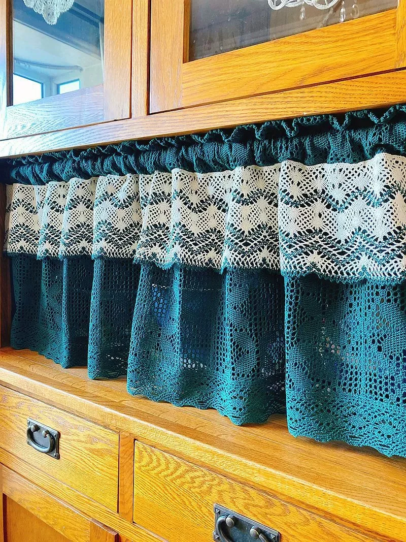 

1PCS Knitted Lace Tiers Short Curtains for Kitchen Cabinet Toilet Crocheted Blue Hollow Hole Lace Floral Door Cafe Decroation