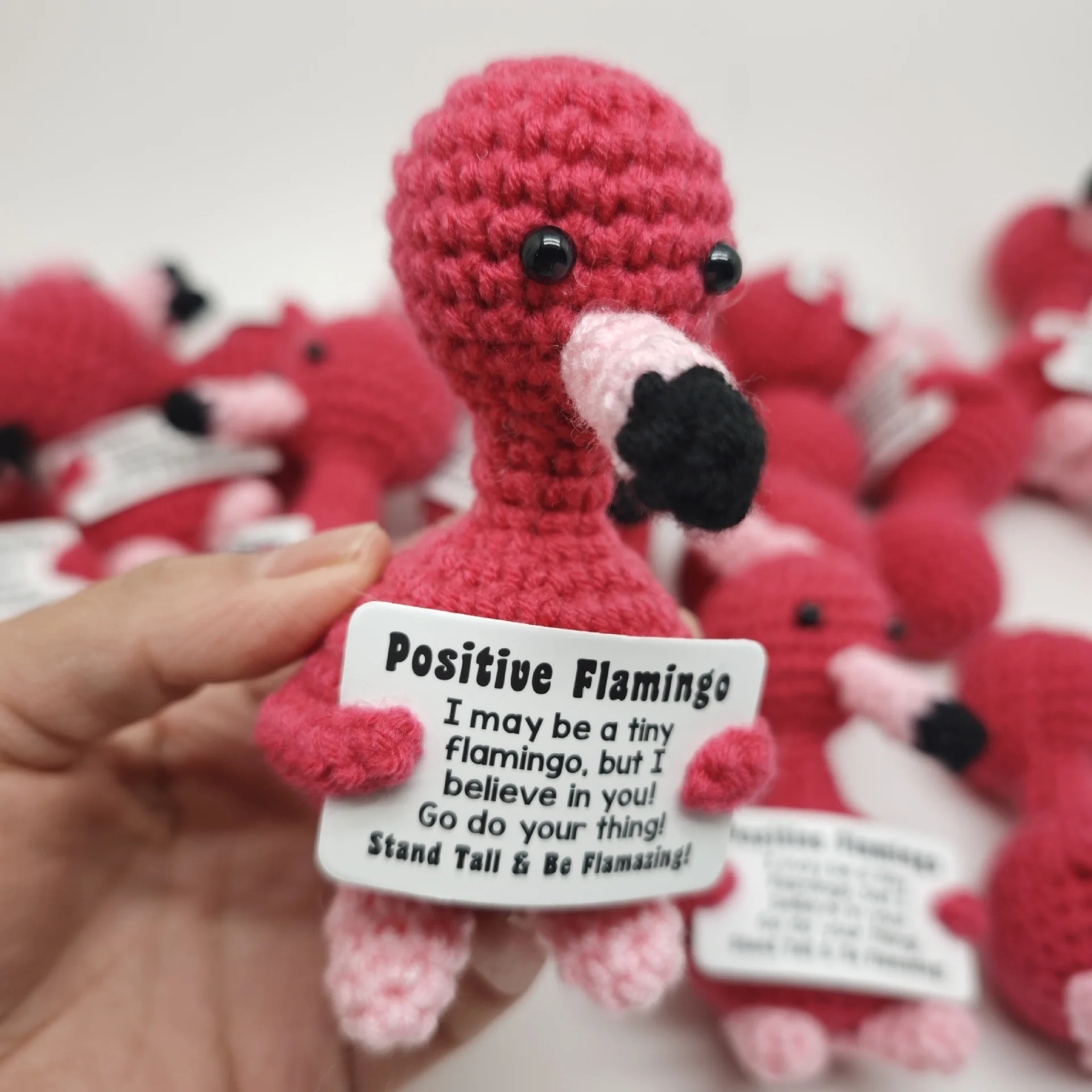 مضحك الكروشيه الدعم العاطفي إيجابي فلامنغو دمية مع بطاقة غرفة المنزل الديكور اليدوية الصوف محبوك فلامنغو حلية