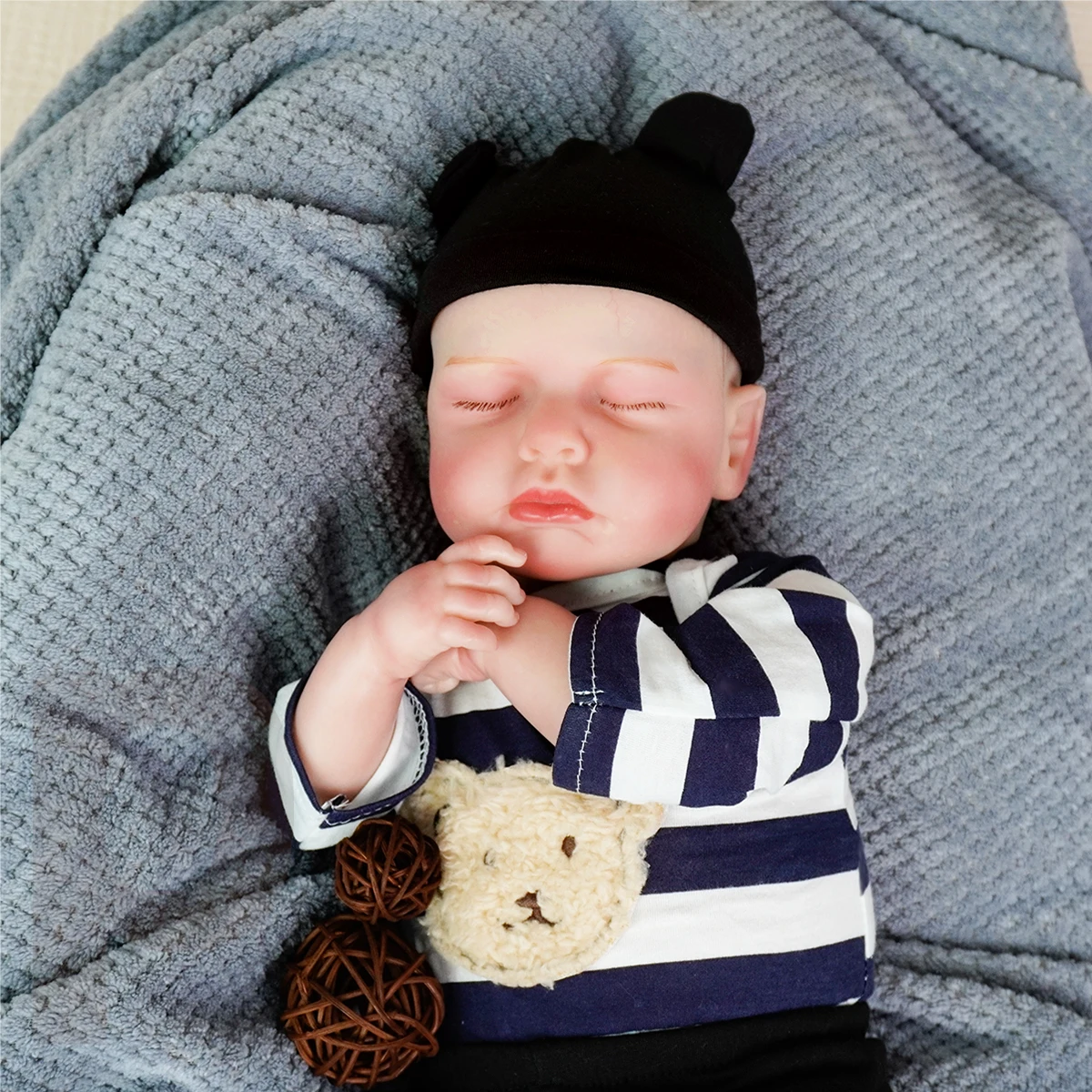 Realistische wiedergeborene Babypuppe, die in echtem Leben schläft, Stoffkörper, Baby-Mädchen, realistisches wiedergeborenes Baby mit Spielzeugzubehör, geeignet für 3DSkin