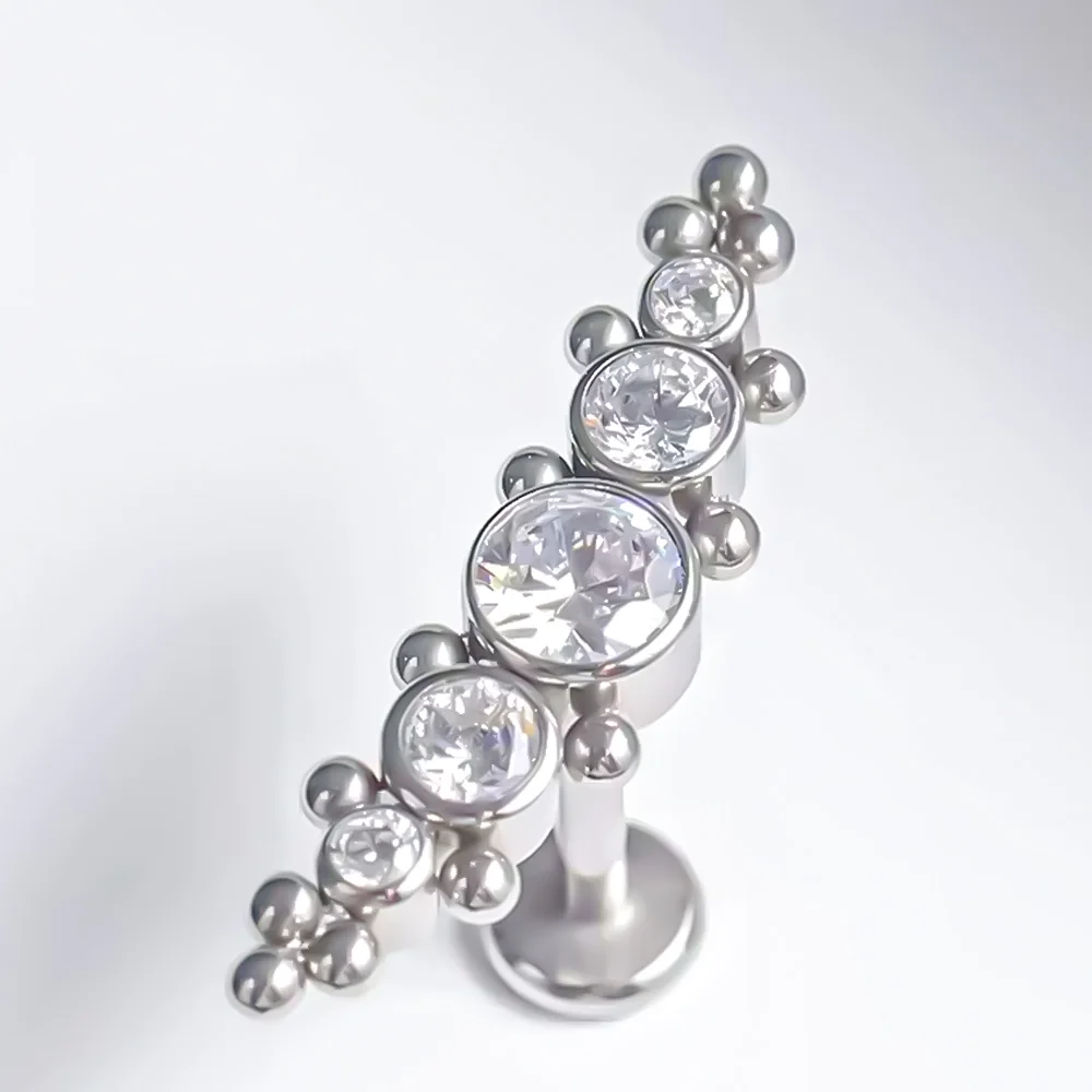 Hypoallergener 16G ASTM F136 Titan Spiral-Labret mit 5A Zirkon für Helix, Tragus, Conch und Knorpel - Modischer Körperschmuck – Detail 6