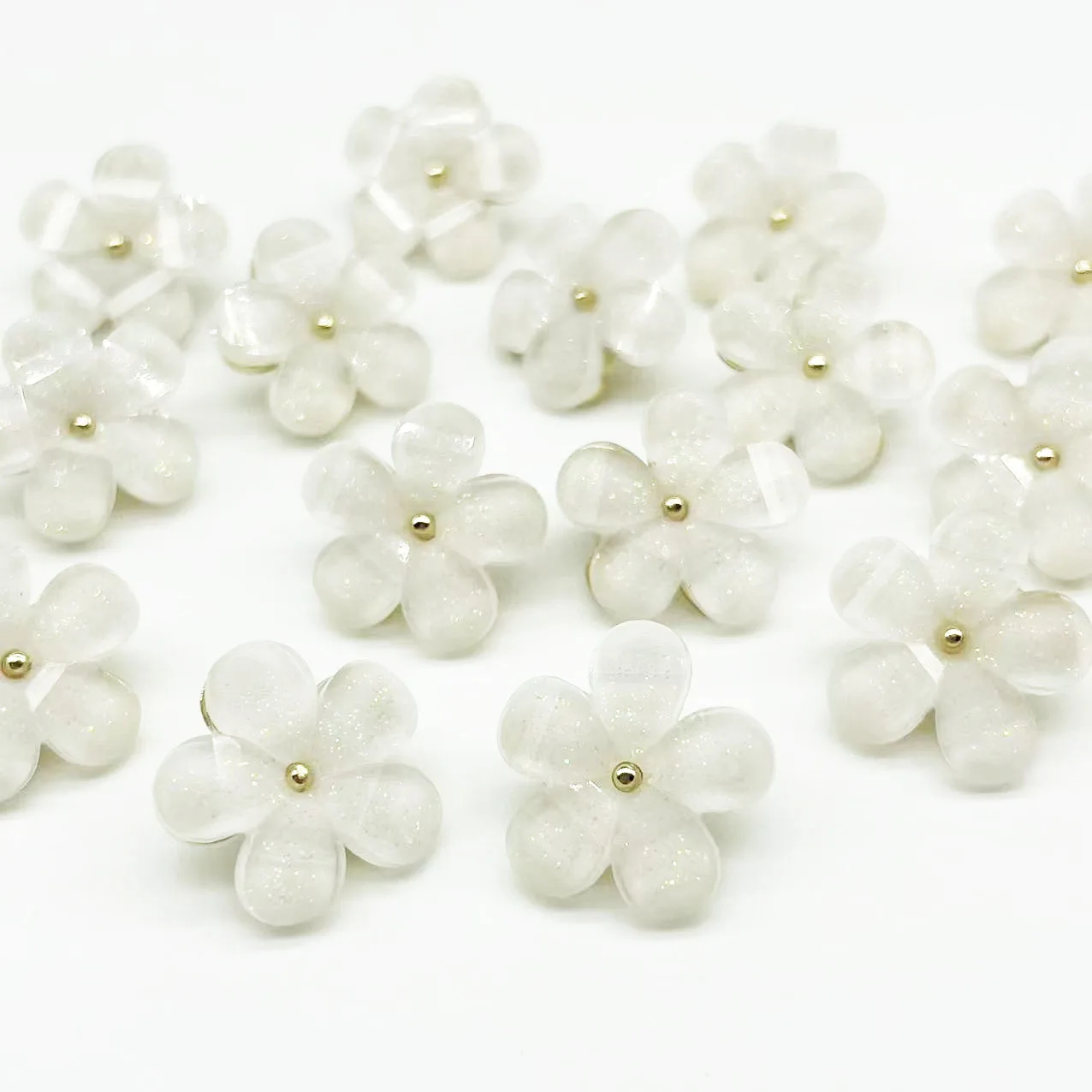 10PCS White floral hand-sewn buttons for jumpers knitwear shirts fashion accessories alloy resin petal buttons decoration