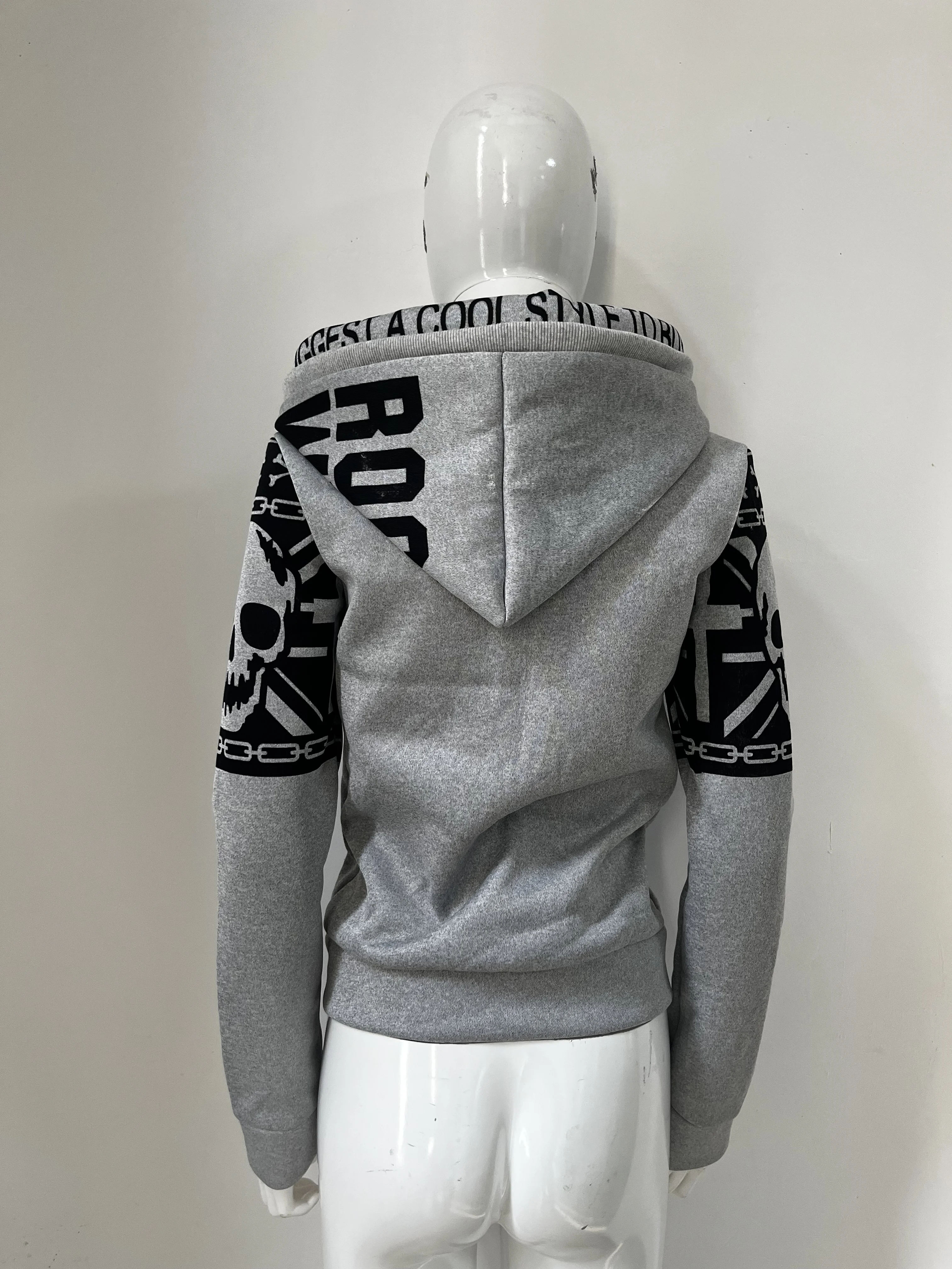 New design for men's and women's winter fashion street trend skull print pocket long sleeved hooded cardigan slim fit hoodie
