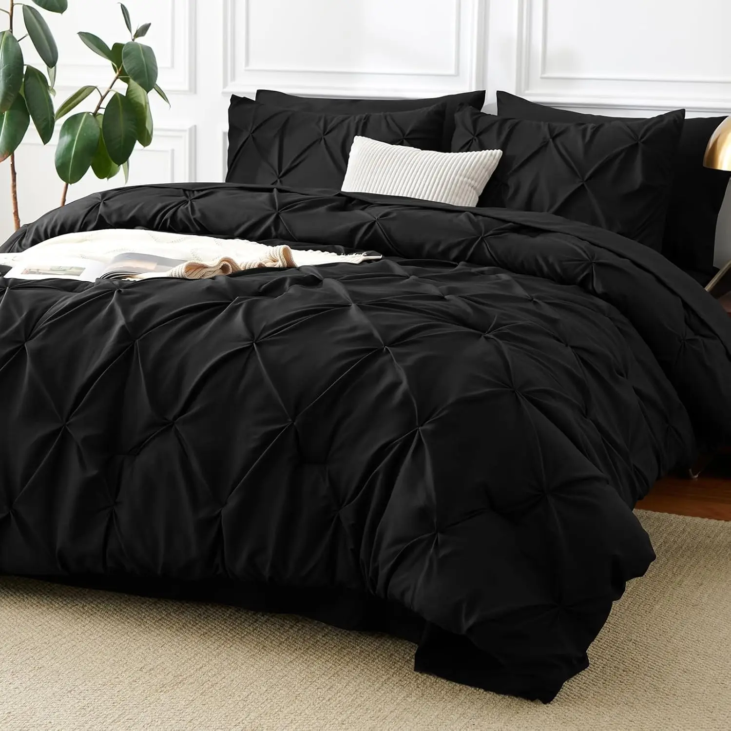 

Queen Size 7-Piece Pinch Pleat Bedding Set with Comforter, Sheets & Pillowcases in Black