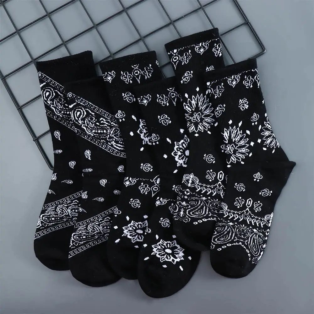 Black White Cotton Funny Flower Socks Bandanna Paisley West Coast Hiphop Street Skate Middle Tube Hosiery Skateboard Men Socks