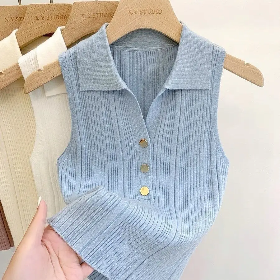 Neue einfarbige gestrickte Büro-Trägerweste für Damen – ärmelloses, geknöpftes, vielseitiges kurzes Oberteil für den Pendler-Look – Sommermode – Detail 6