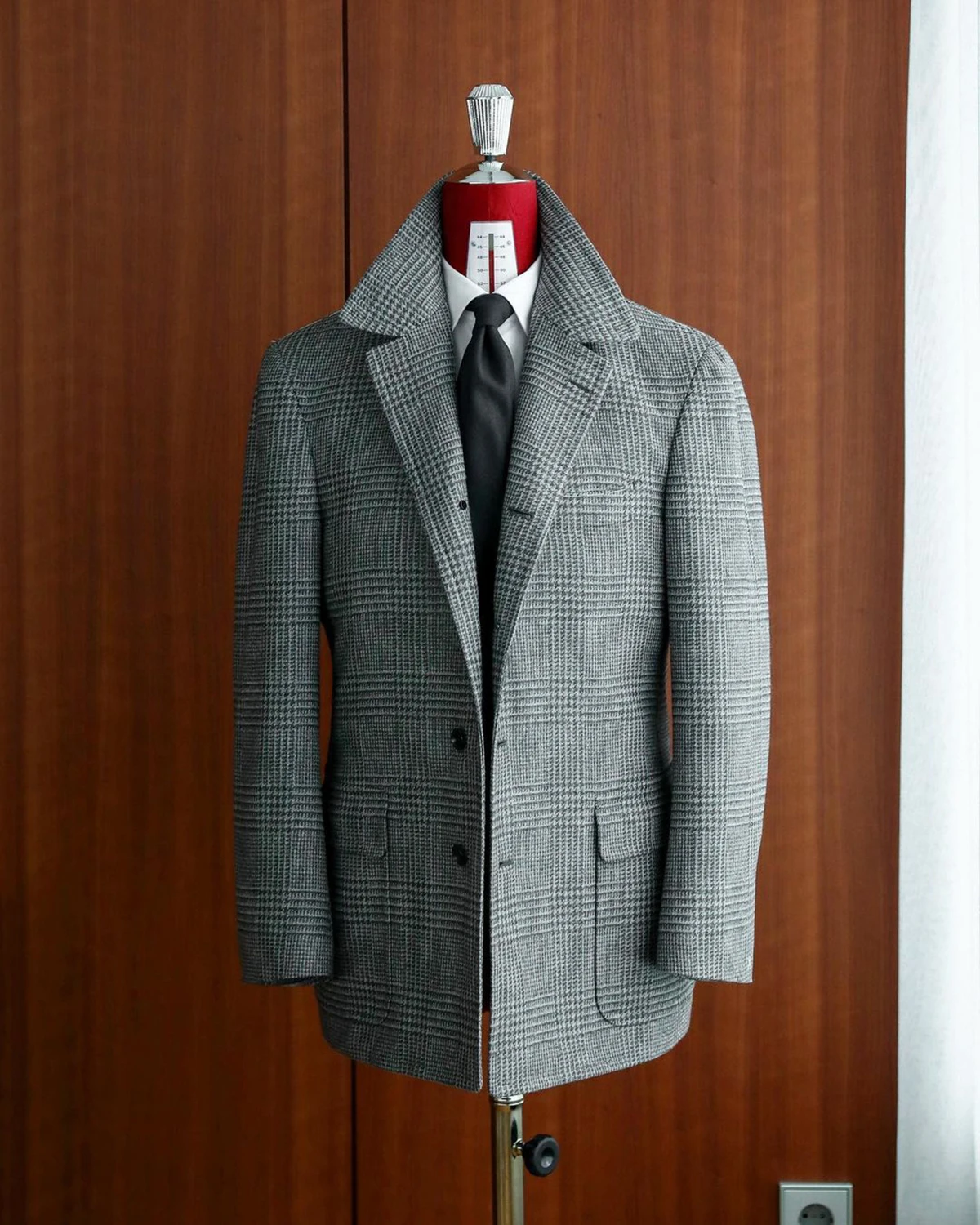 Plaid Men's Wedding Suits Fashion Groom Wear Slim Fit Tuxedos Peaked Lapel Blazer Business Office Custom Made Only Coat