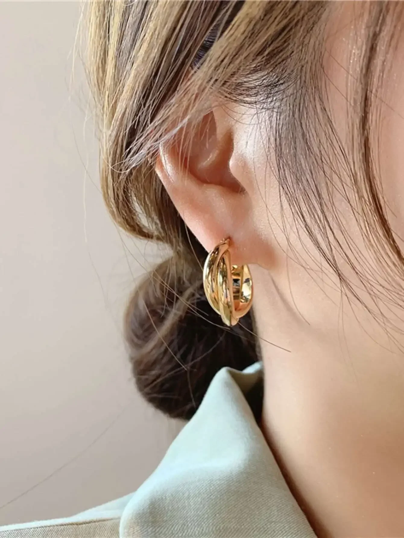 

1pair Copper Plated 18k Gold 0.03 Micron Thickness Minimalist Elegant Twisted Hoop Earrings