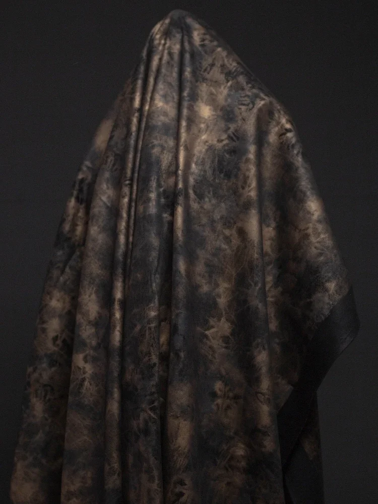 

Black Gold Suede Fabric for Diy Sewing Coat Half Length Skirt Printing Dyeing Creativity Tie Designer Fashion Cloth Fabrics