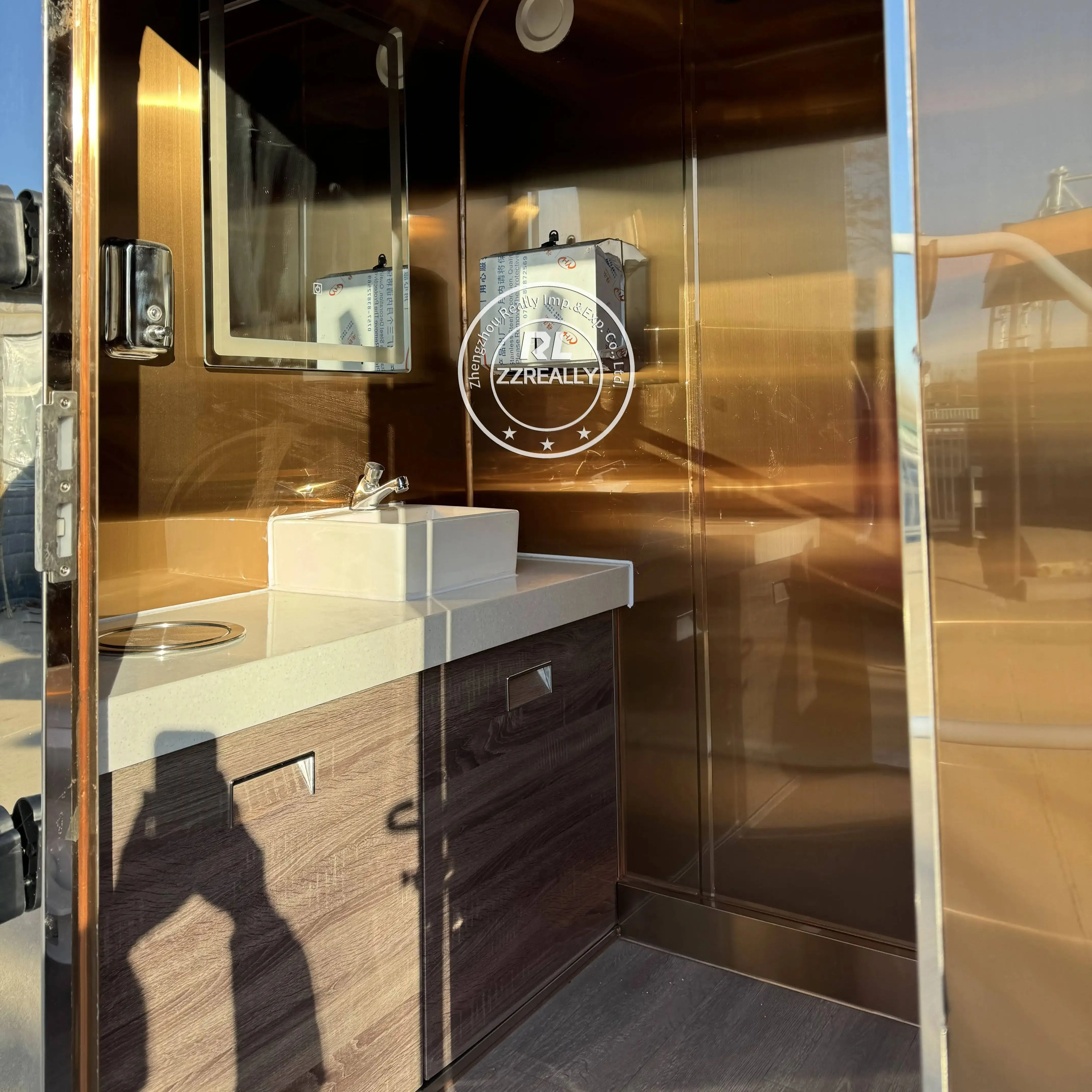 شهادة DOT المراحيض المتنقلة في الهواء الطلق حجم مخصص المحمولة مرحاض متنقل مقطورة مرحاض محمول