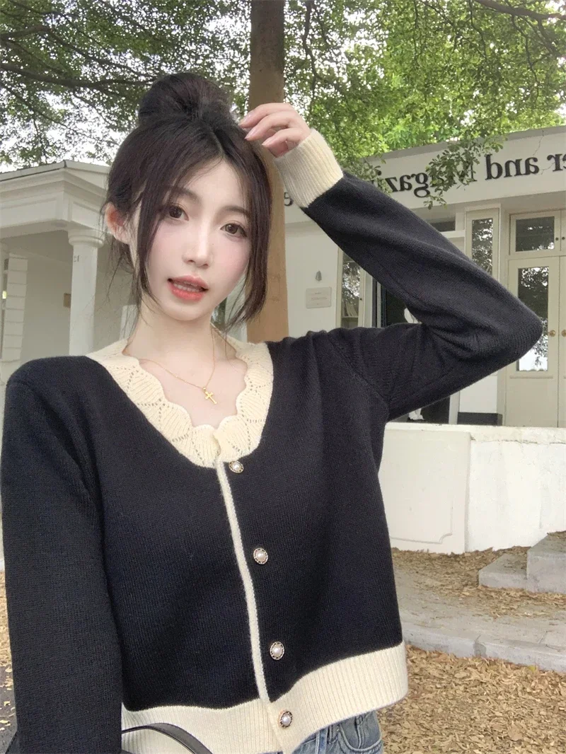 

Korean Style Temperament Sweater Autumn Winter Women Design Sense Versatile Lazy Style V-neck Knitted Cardigan