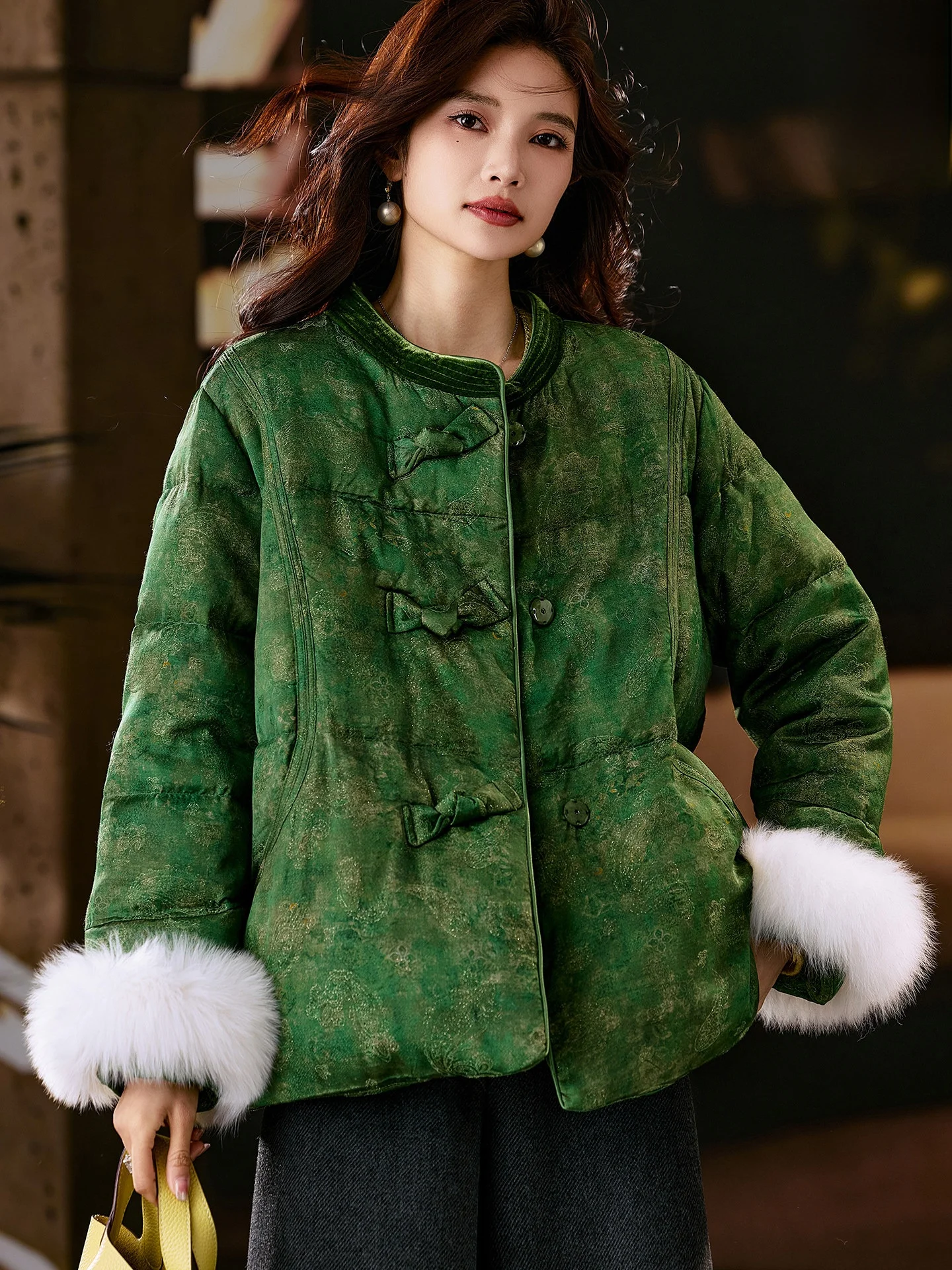 

Модная женская зимняя куртка с цветочной вышивкой, новая модель, белая, с наполнителем из утиного пуха, большие размеры, в китайском стиле