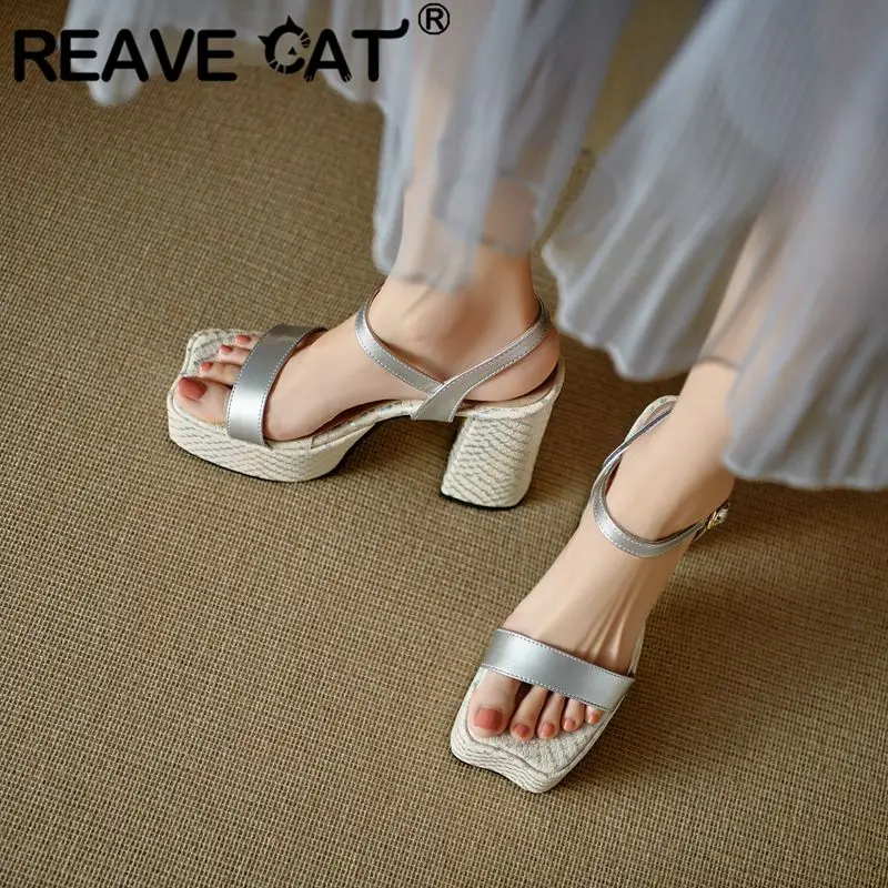 

Женские серебристые босоножки REAVE CAT с квадратным носком, каблук 12,5 см, платформа 4,5 см, с пряжкой, большие размеры 43, 44, 45, 46, сексуальные туфли для свиданий