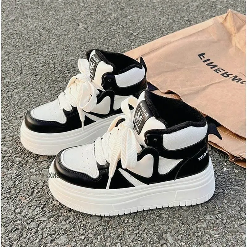 أحذية قطنية مخملية سميكة للنساء 2025 أحذية عالية الجودة جديدة أحذية بيضاء متعددة الاستخدامات أحذية كاجوال #4