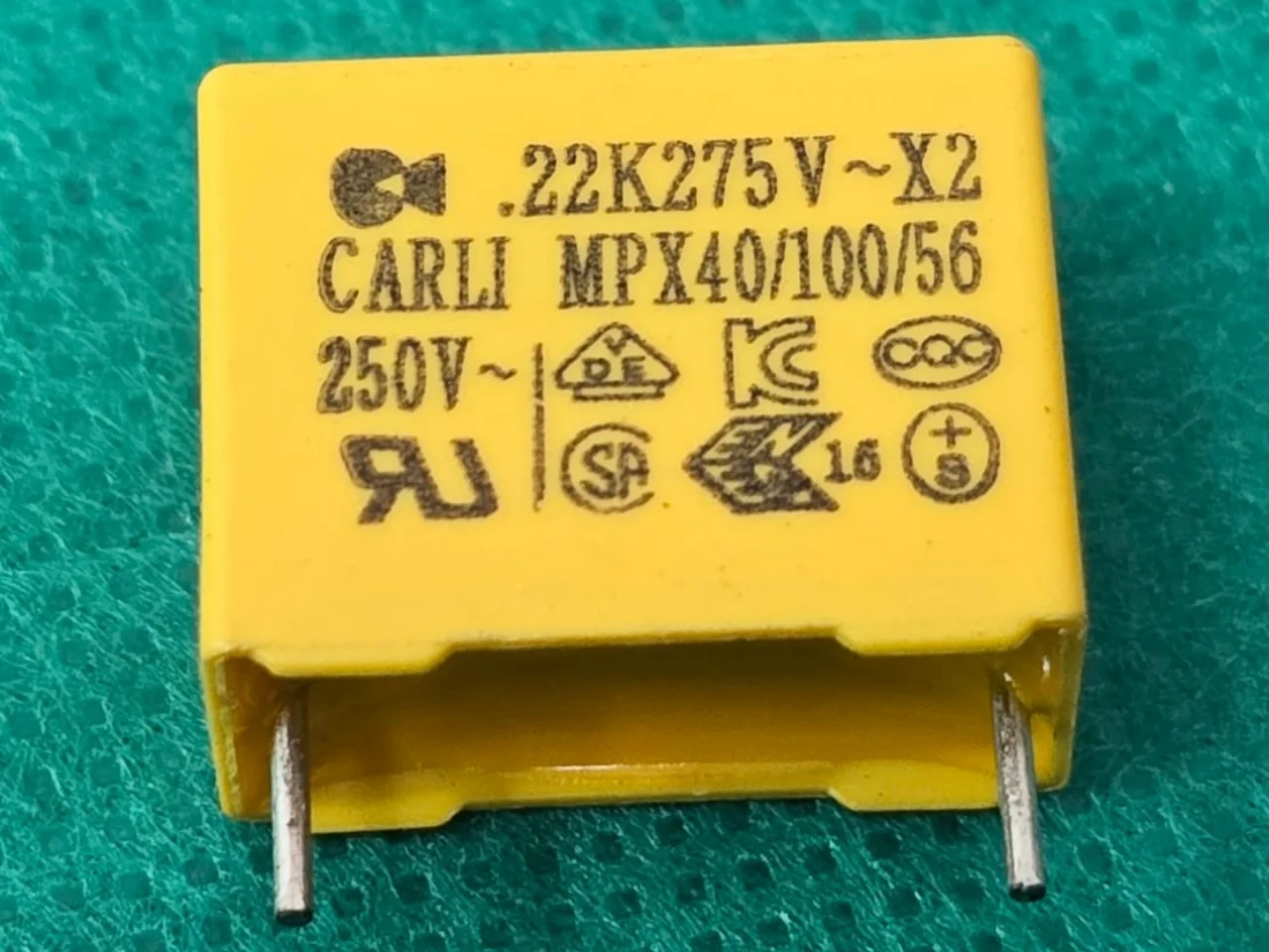 30x Polyester Capacitor 220nf/275v = 220K/275v X2 15mm