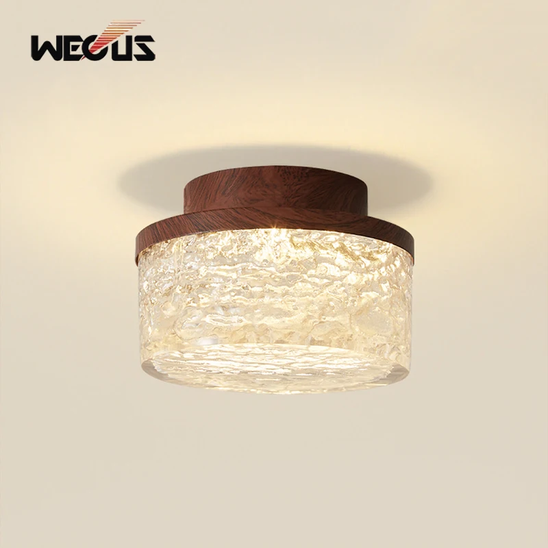 

Современный ретро-высокий коридор середины века, прихожая, фойе, балкон, хрустальный потолочный светильник из смолы, внутреннее окружающее освещение